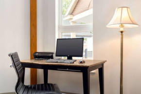 Hotels in Strafford